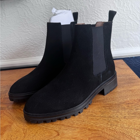 NWT in box Quince Suede Chelsea Boots - Picture 1 of 8